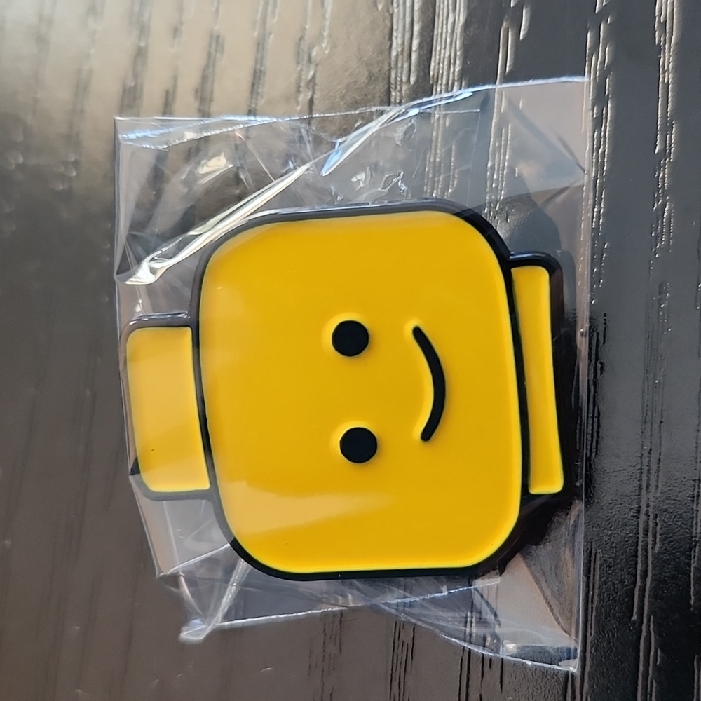 Lego Minifig Head Inspired Enamel Pin - Picture 4 of 4